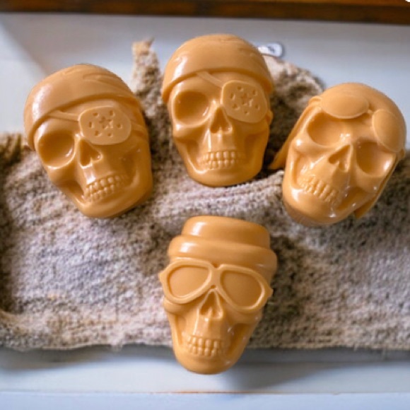 One (1) Handcrafted Halloween Goats Milk Soap Pumpkin Vanilla - Picture 4 of 7